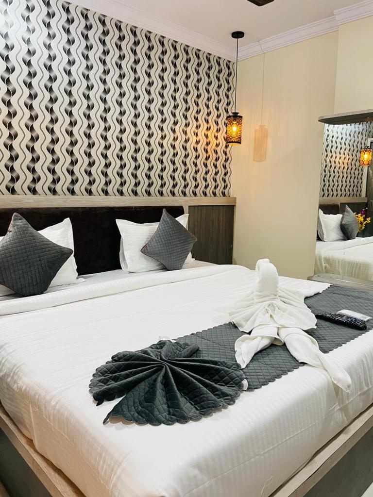 Hotel Blue Petals เชมชาบัด ภายนอก รูปภาพ