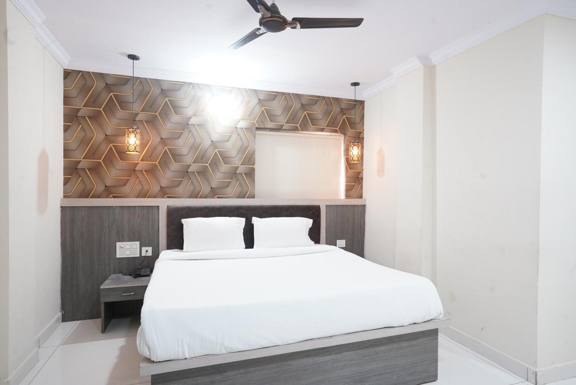 Hotel Blue Petals เชมชาบัด ภายนอก รูปภาพ