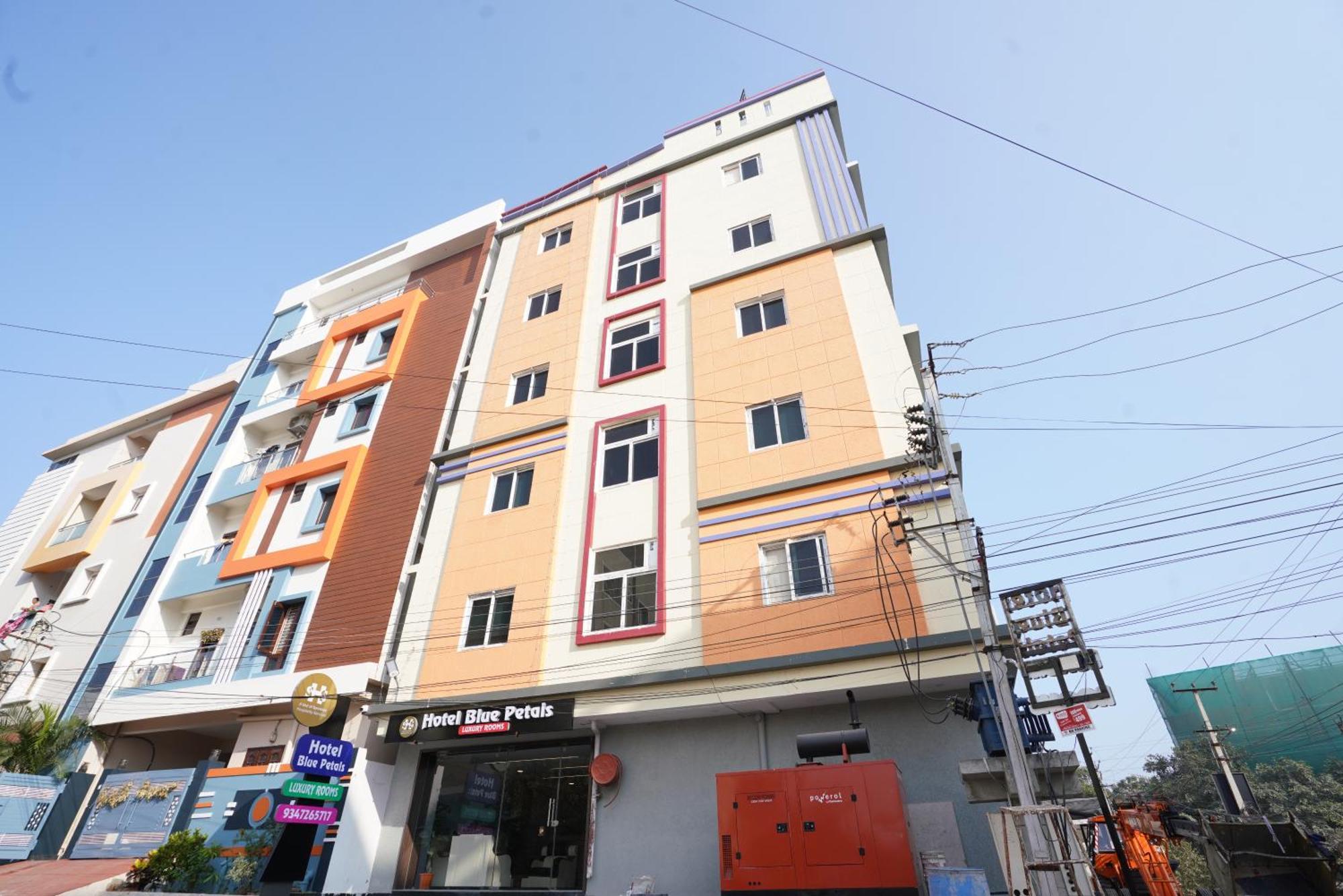 Hotel Blue Petals เชมชาบัด ภายนอก รูปภาพ