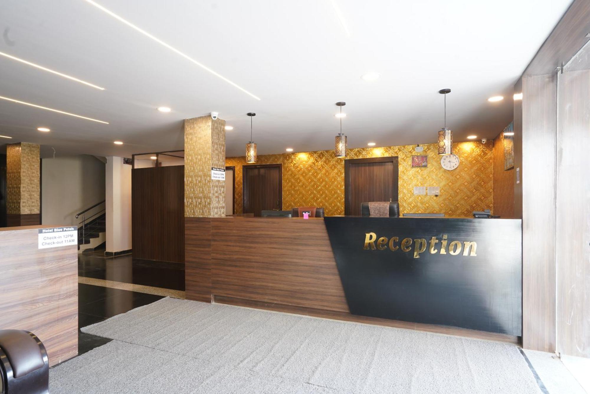 Hotel Blue Petals เชมชาบัด ภายนอก รูปภาพ